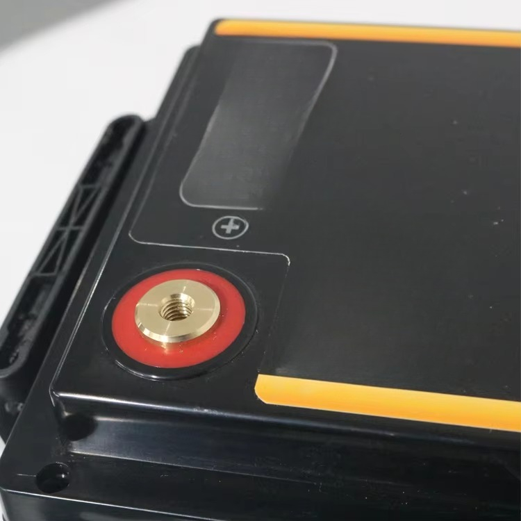 Akumulator litowo-żelazowo-fos – Lithium Battery 100Ah recenzja i cena